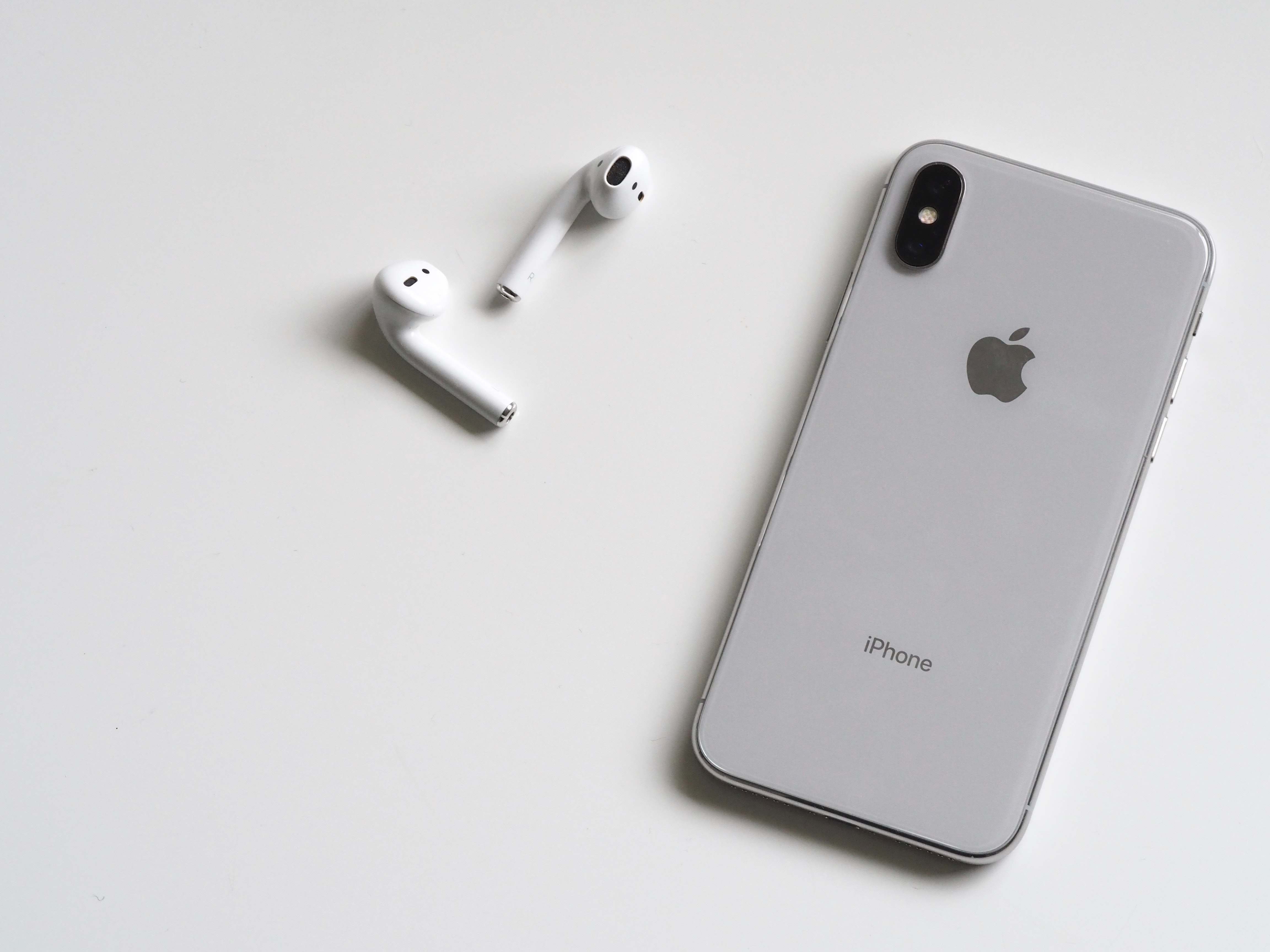 images/news/2019/airpods-apple-device-cellphone